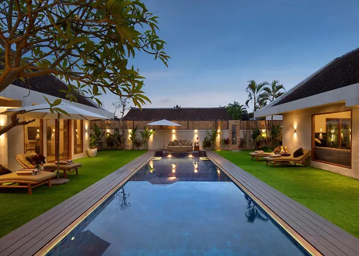 New! 8 Bedr, 10 Bathr On Location Villa