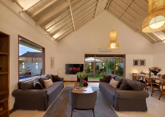 New! 8 Bedr, 10 Bathr On Location Villa *