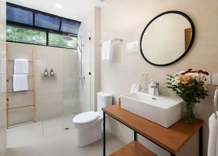 Villa New! 8 Bedr, 10 Bathr On Location *