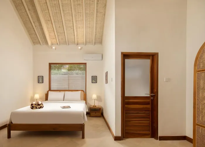 Villa New! 8 Bedr, 10 Bathr On Location *