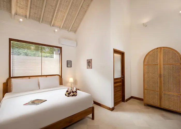 New! 8 Bedr, 10 Bathr On Location Villa *