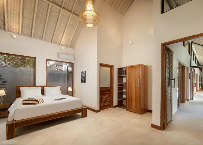 New! 8 Bedr, 10 Bathr On Location Villa Seminyak (Bali)