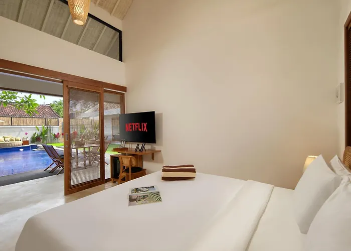 New! 8 Bedr, 10 Bathr On Location Villa