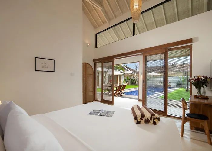 New! 8 Bedr, 10 Bathr On Location Villa *