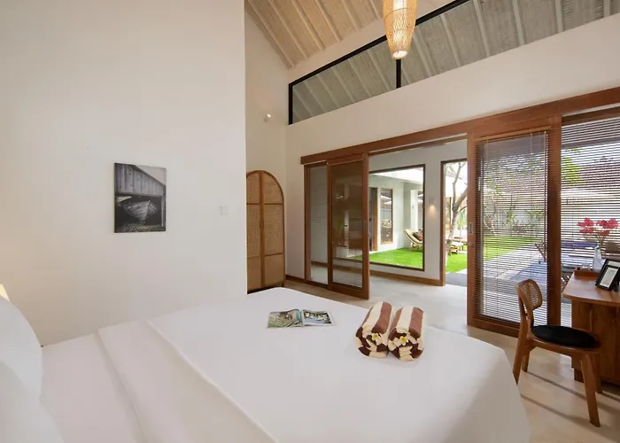 New! 8 Bedr, 10 Bathr On Location Villa