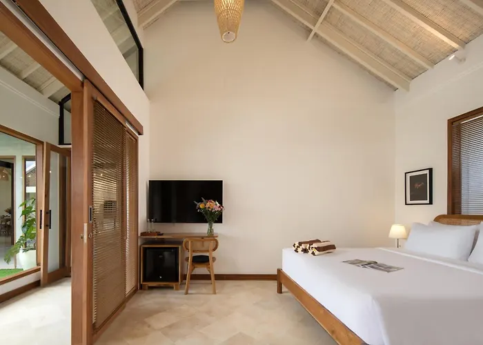 New! 8 Bedr, 10 Bathr On Location *