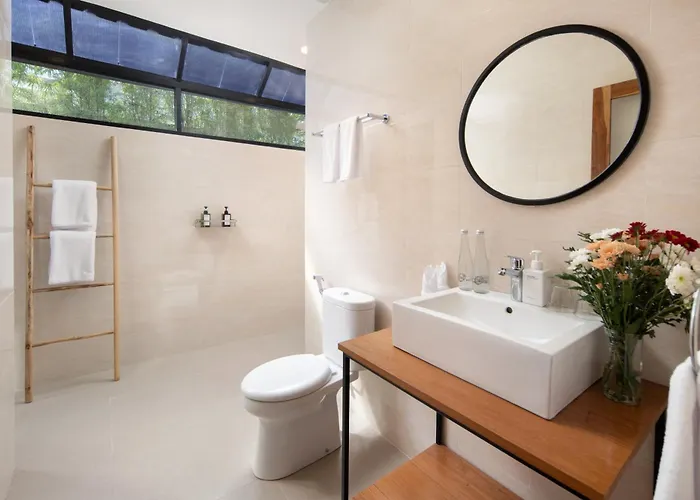 Villa New! 8 Bedr, 10 Bathr On Location Seminyak (Bali)