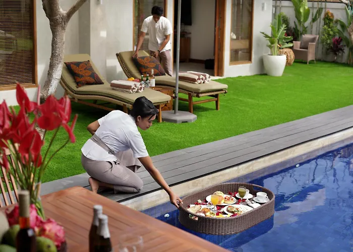 New! 8 Bedr, 10 Bathr On Location Villa *
